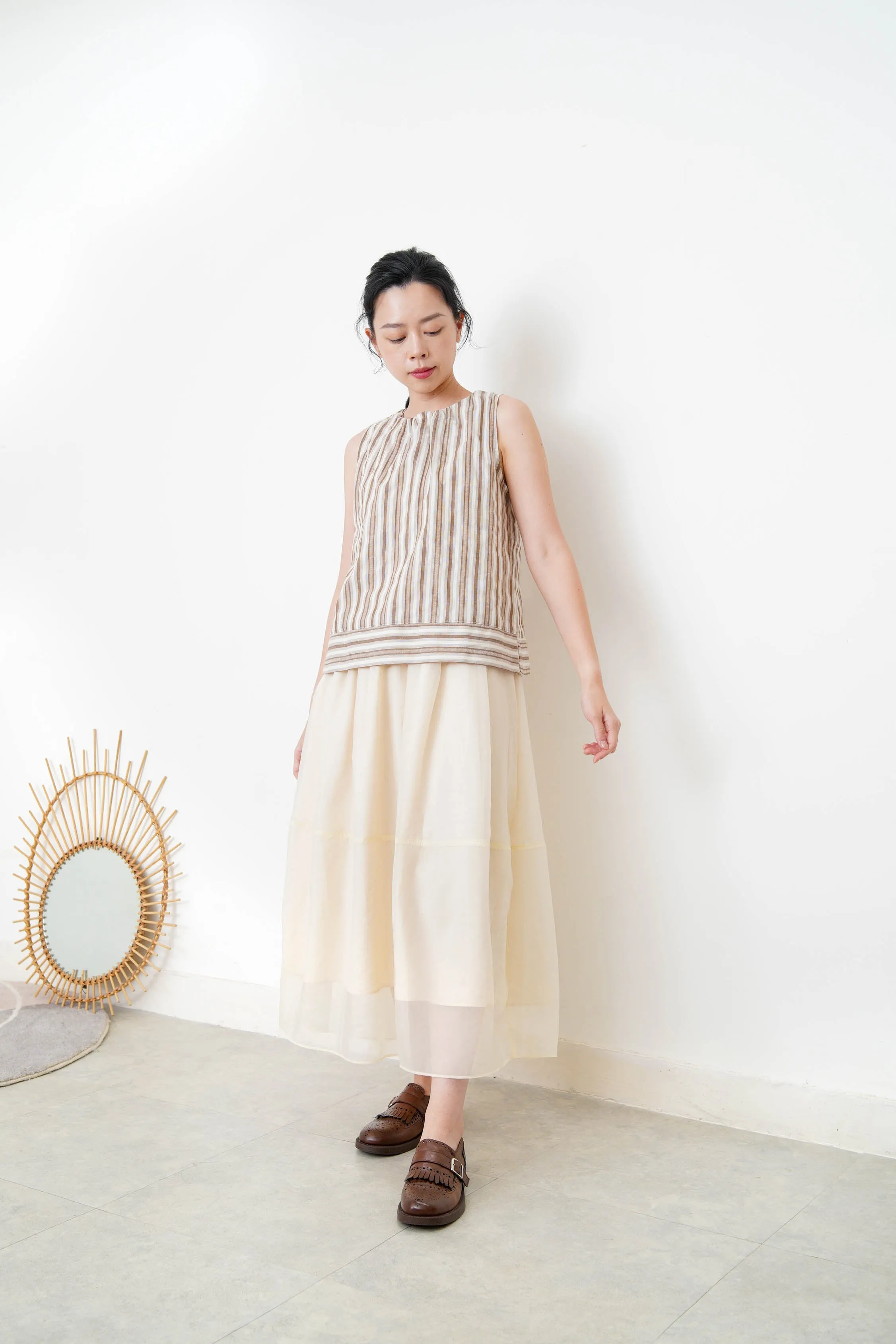 Bean red linen vest w/ gather collar