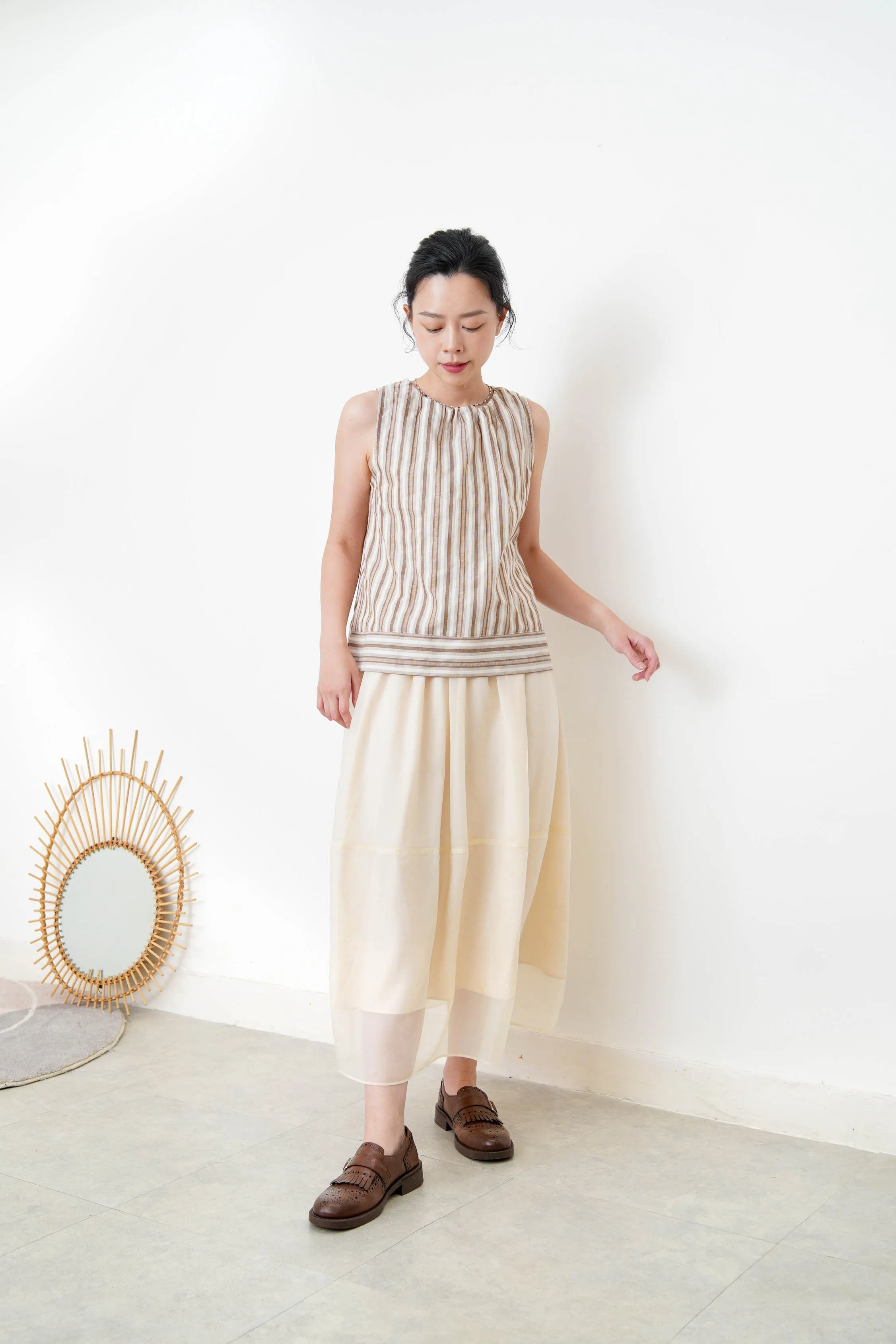 Bean red linen vest w/ gather collar