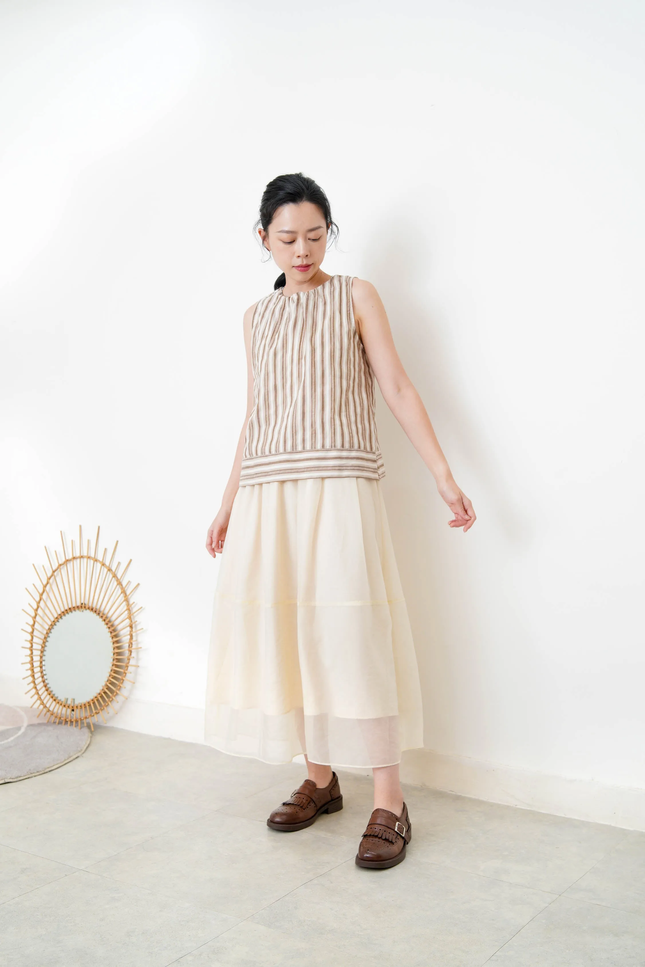 Bean red linen vest w/ gather collar