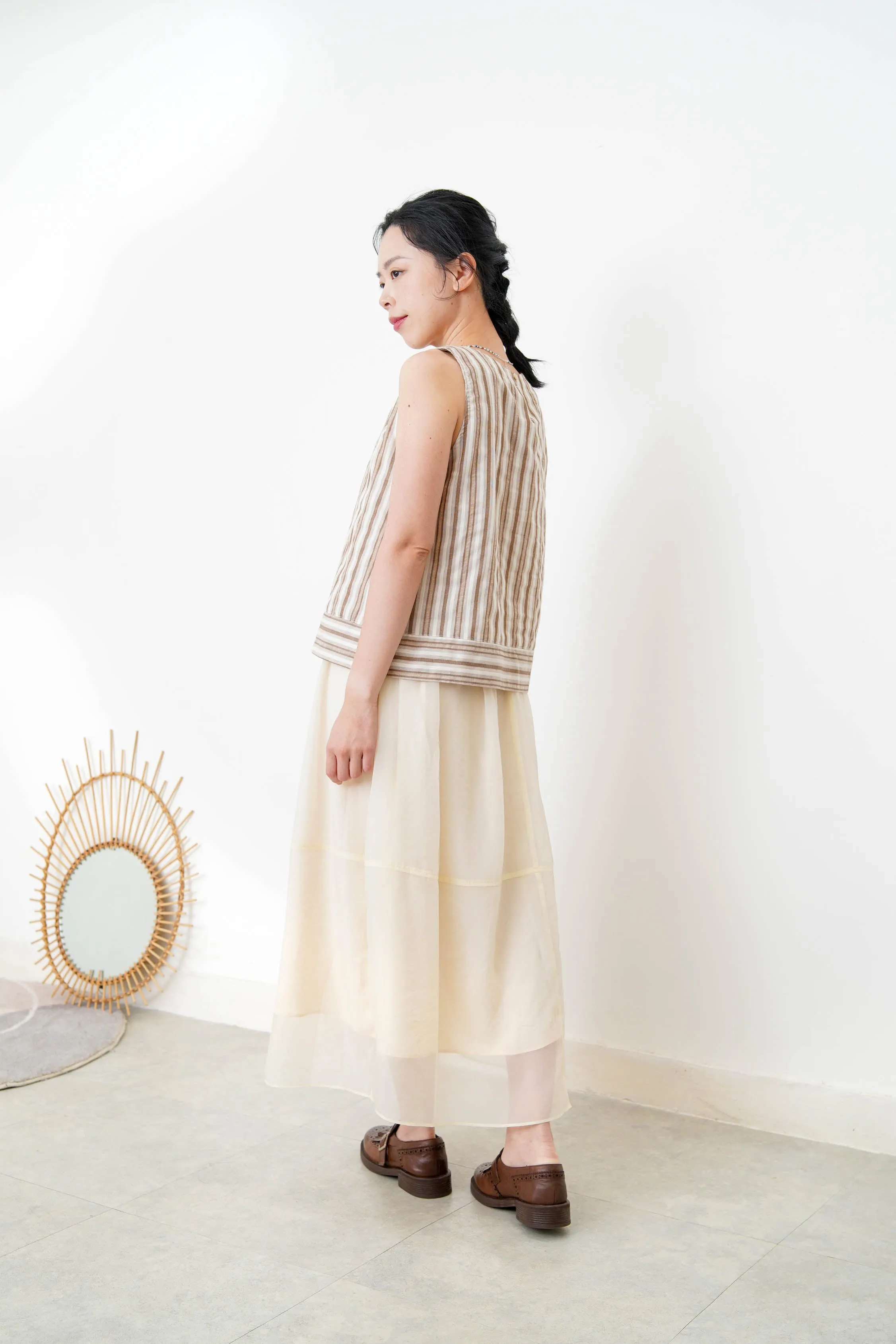 Bean red linen vest w/ gather collar