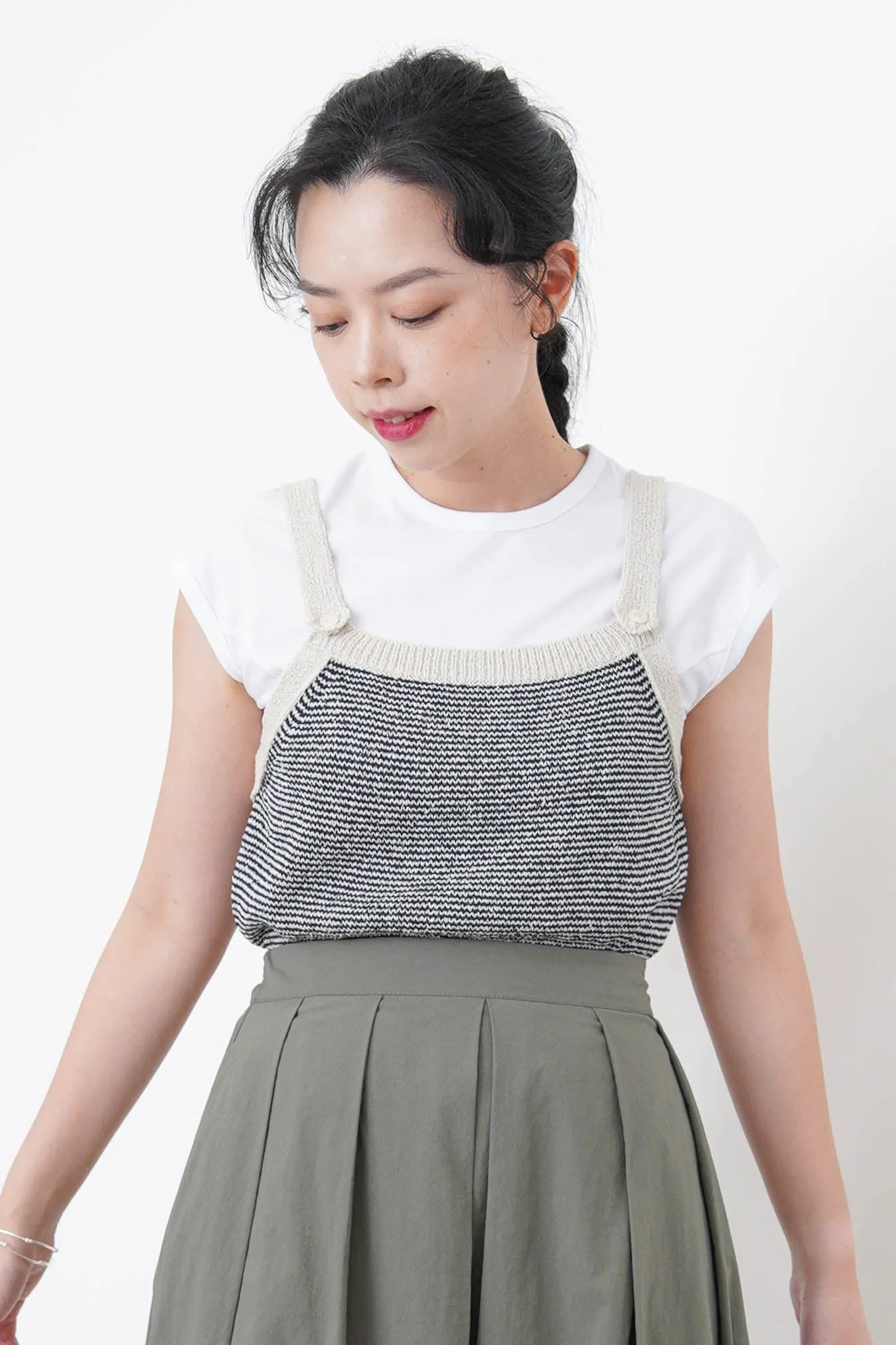 Beige knit pattern vest