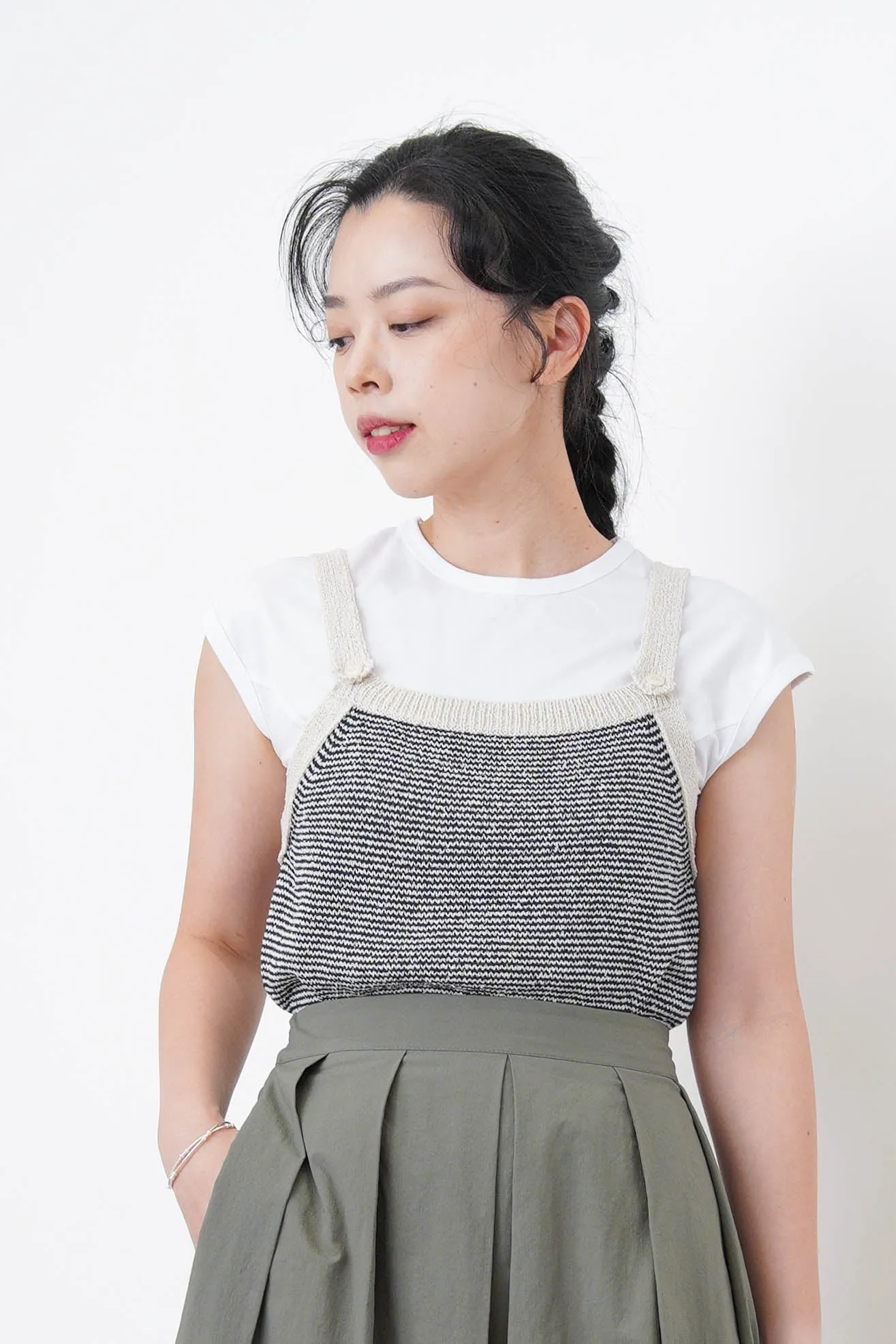 Beige knit pattern vest